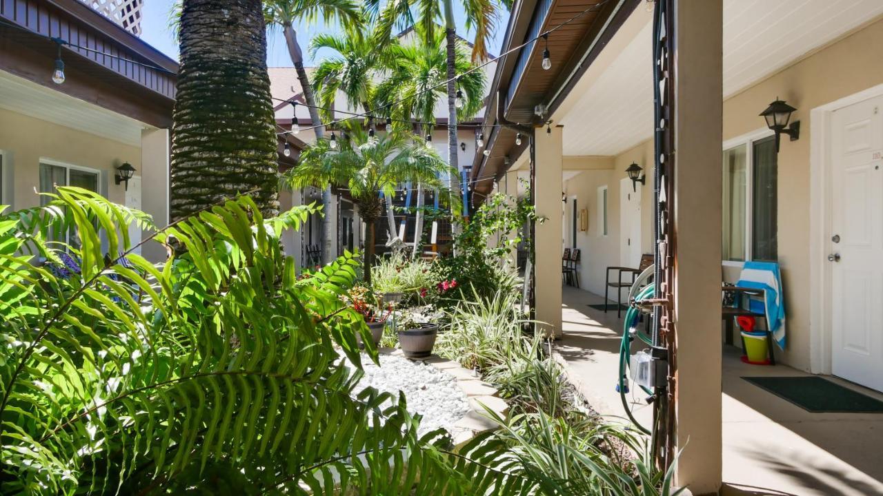 Palm Crest Hotel *